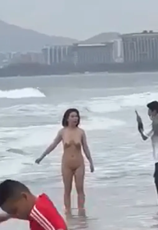 Đi biển gặp cảnh này -sex thái - royalsuiteshn.com